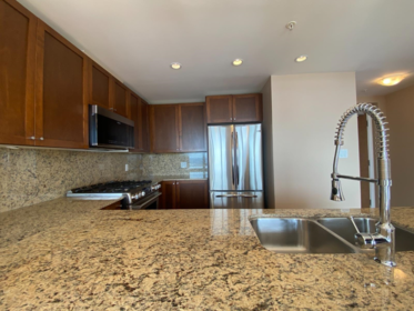2503 280 Ross Drive, New Westminster, BC, New Westminster — Apartment/Condo for sale