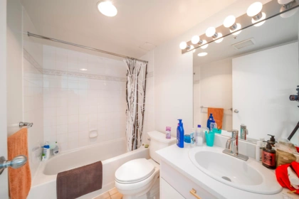 Primary Bathroom Photo of 1604 811 Helmcken Street, Vancouver, BC