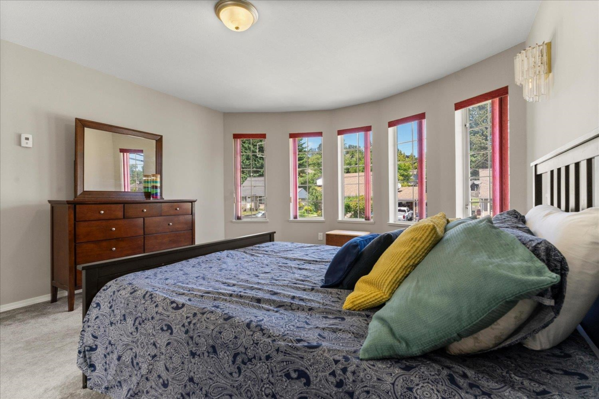 Dining Area Photo of 32940 10 Avenue, Mission, BC
