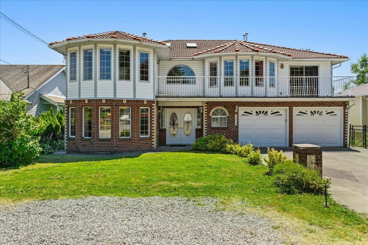 Exterior Front Photo of 32940 10 Avenue, Mission, BC