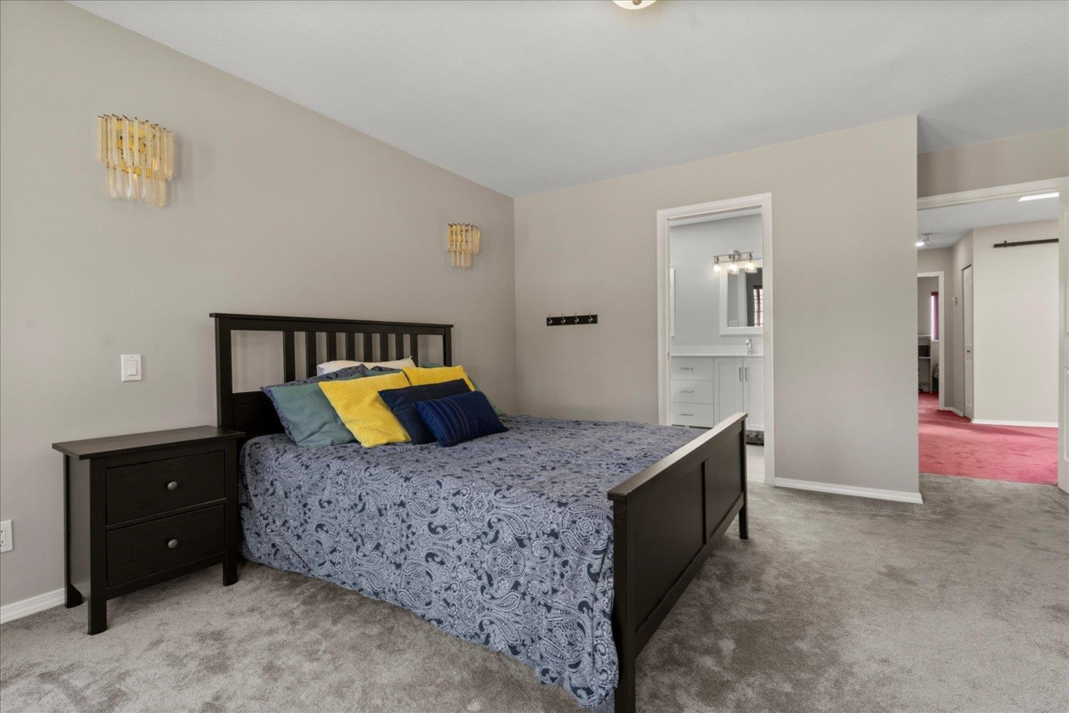 Family Room Photo of 32940 10 Avenue, Mission, BC