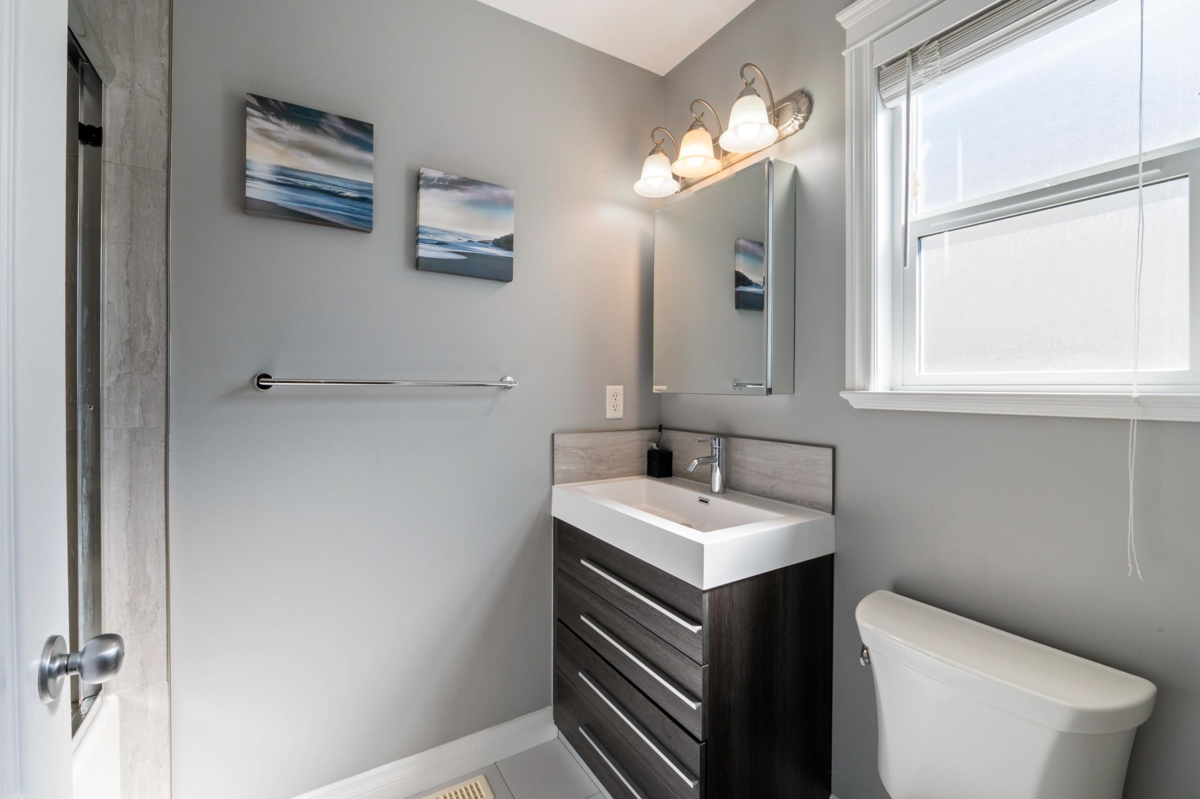 Guest Bathroom Photo of 7923 Topper Drive, Mission, BC