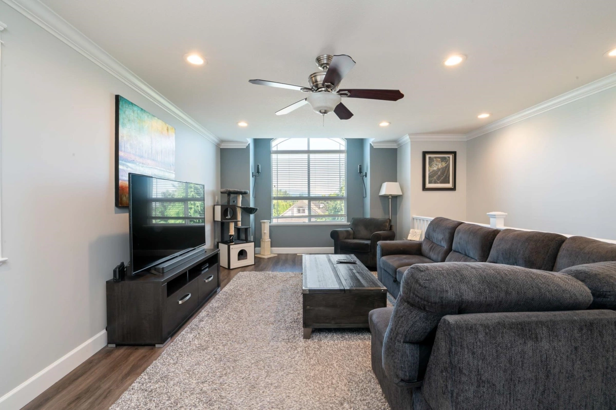 Kitchen Island Photo of 7923 Topper Drive, Mission, BC