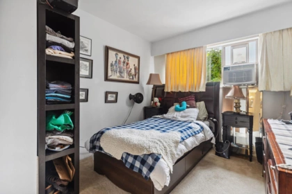 6662 Stanley Street, Burnaby, BC, Burnaby — Duplex for sale