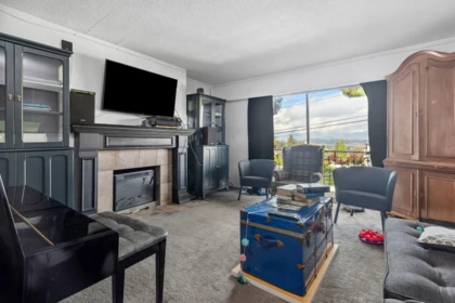Breakfast Nook Photo of 6662 Stanley Street, Burnaby, BC