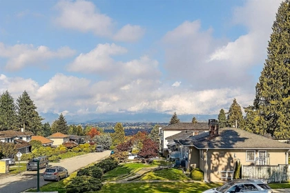 Front exterior of 6662 Stanley Street, Burnaby, BC