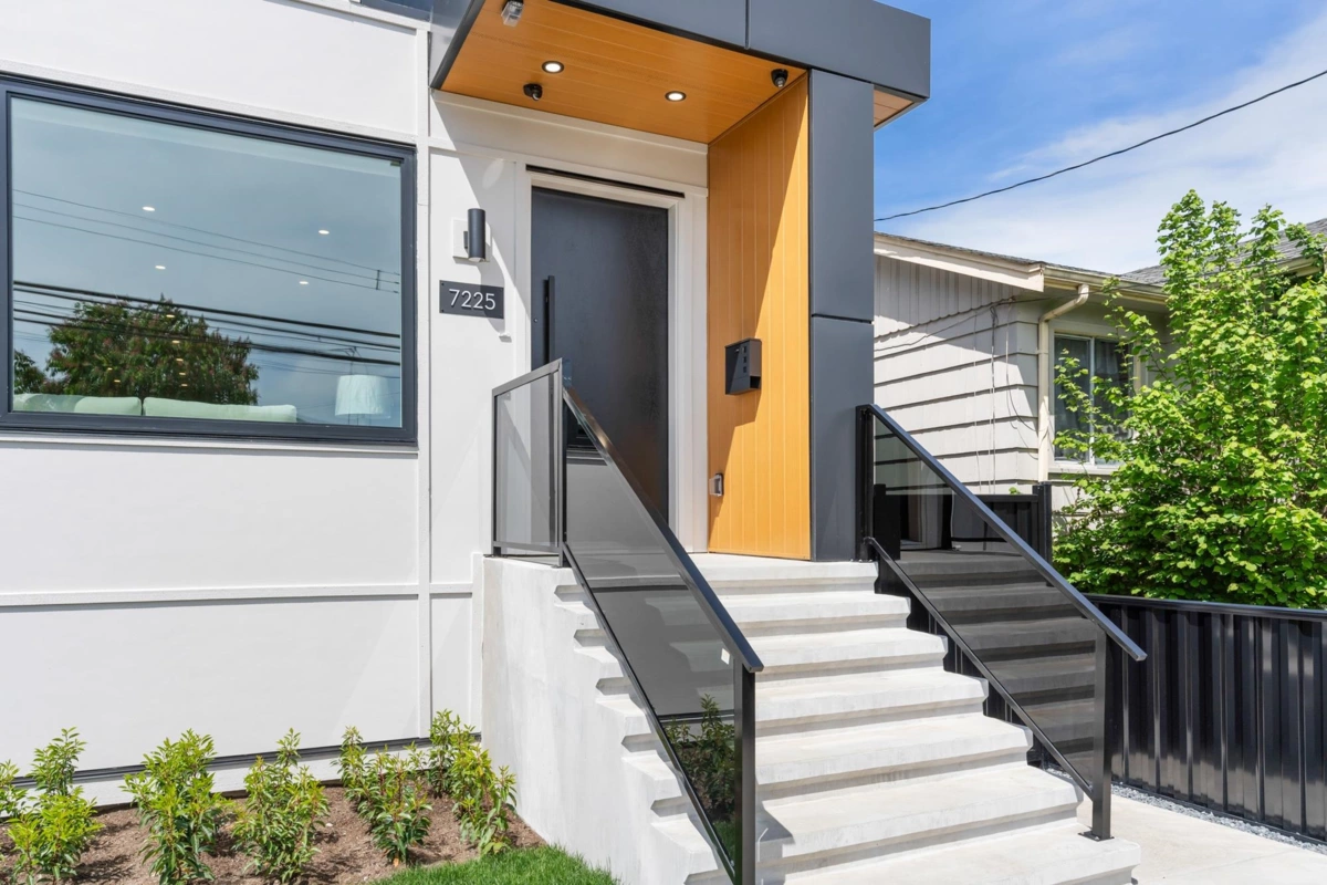 Dining Area Photo of 7225 10th Avenue, Burnaby, BC