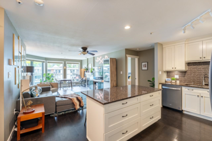 408 2968 Burlington Drive, Coquitlam, BC, Coquitlam — Apartment/Condo for sale