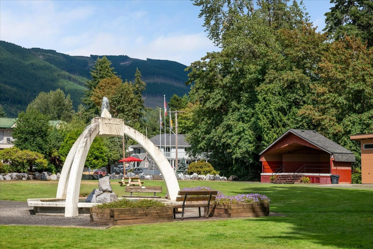 Family Room Photo of 350 Carnell Drive, No City Value, BC
