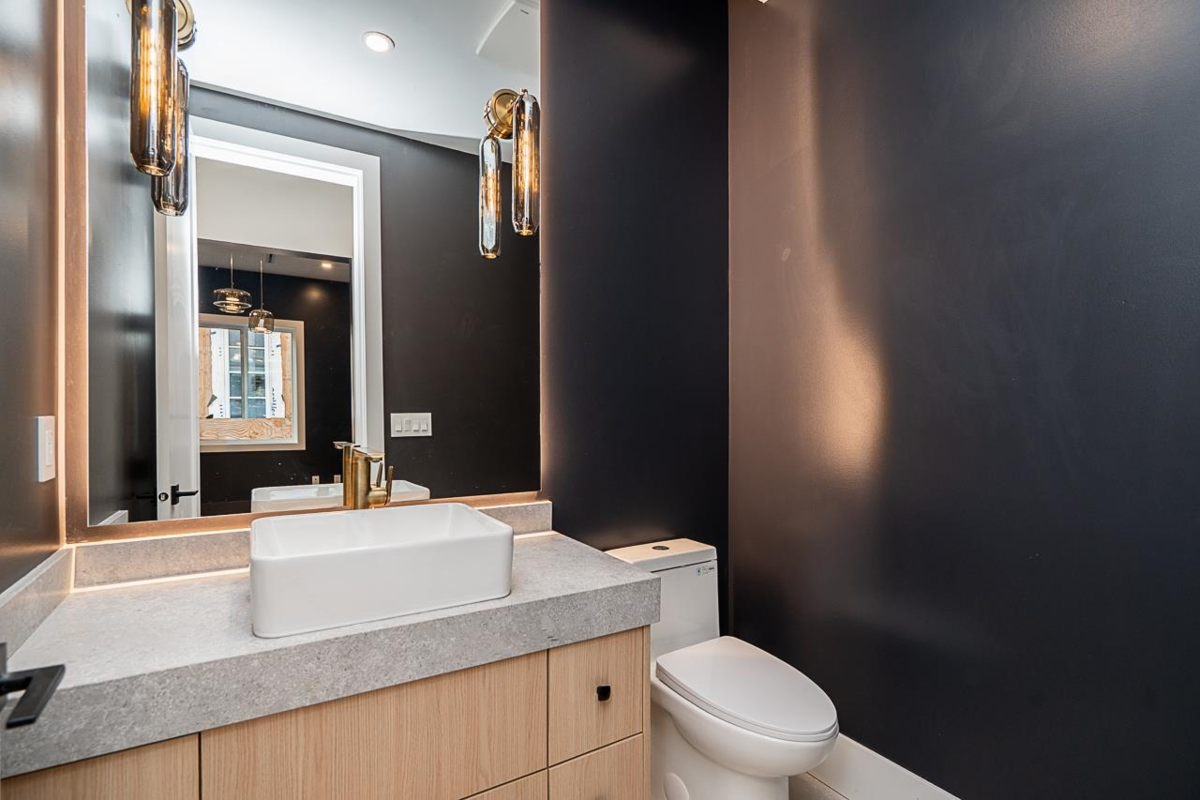 Guest Bathroom Photo of 10130 172a Street, Surrey, BC