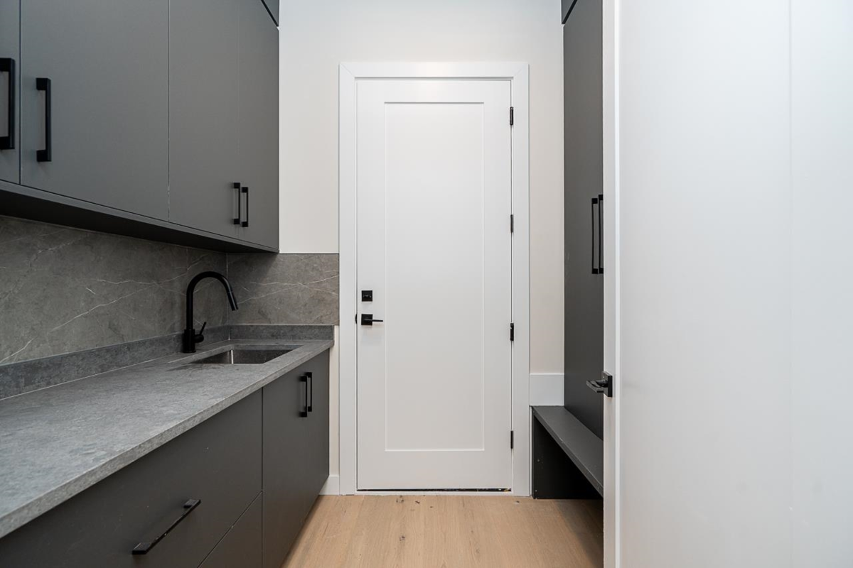 Powder Room Photo of 10130 172a Street, Surrey, BC