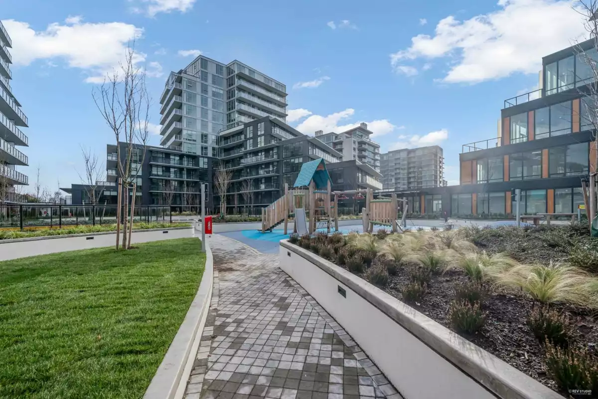 Swimming Pool Photo of 1404 6633 Buswell Street, Richmond, BC