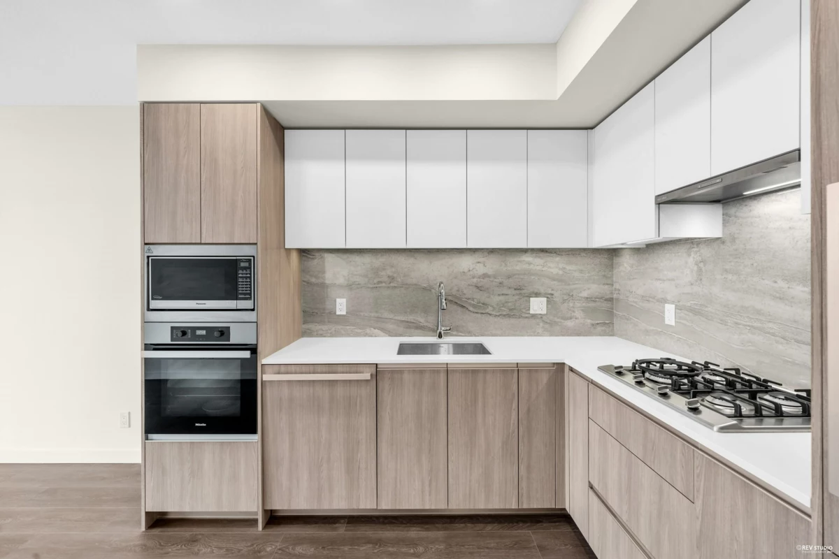 Walk-In Closet Photo of 1404 6633 Buswell Street, Richmond, BC