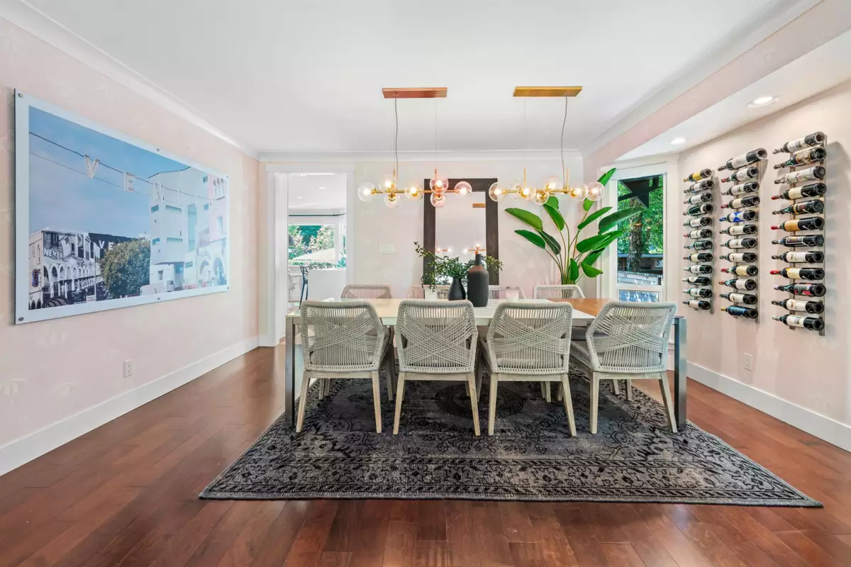 Dining Area Photo of 2645 Edgemont Boulevard, North Vancouver, BC