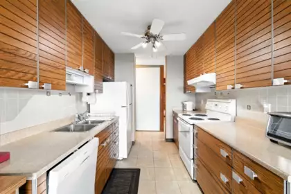 2403 3737 Bartlett Court, Burnaby, BC