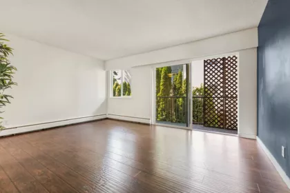 204 241 St. Andrews Avenue, North Vancouver, BC, North Vancouver — Apartment/Condo for sale