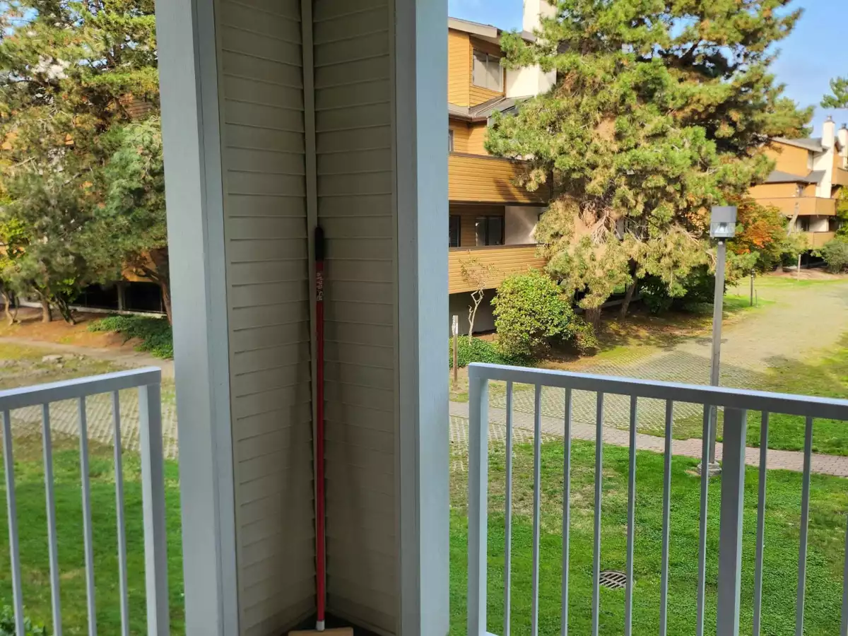Entry Foyer Photo of 121 7437 Moffatt Road, Richmond, BC