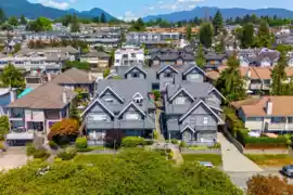 4 260 E 4th Street, North Vancouver, BC