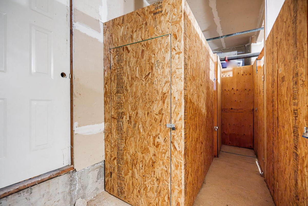 Guest Bathroom Photo of 5150 Hastings Street, Burnaby, BC