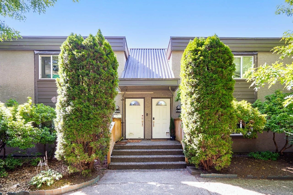 Powder Room Photo of 5150 Hastings Street, Burnaby, BC