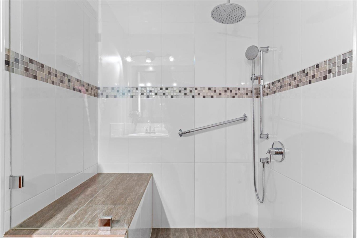 Entry Foyer Photo of 15 31313 Livingstone Avenue, Abbotsford, BC