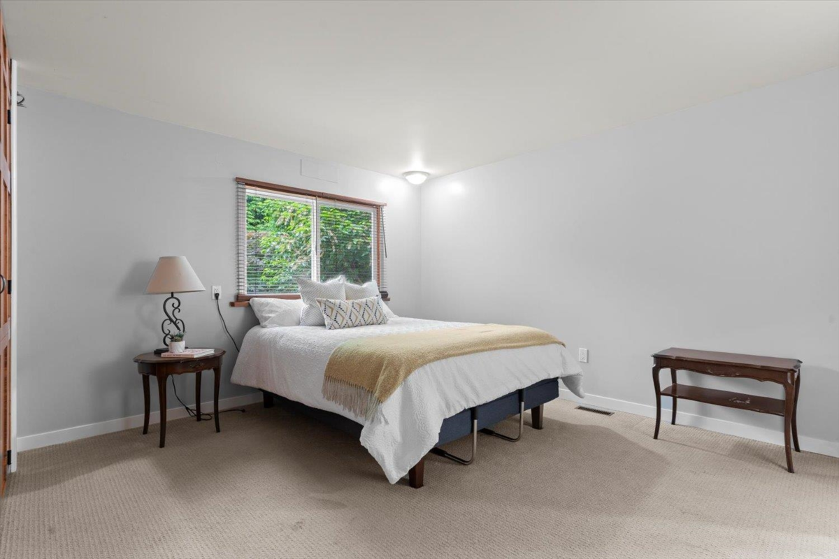 Hallway Photo of 15 31313 Livingstone Avenue, Abbotsford, BC