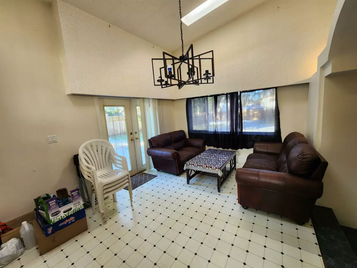 Dining Area Photo of 14361 Melrose Drive, Surrey, BC