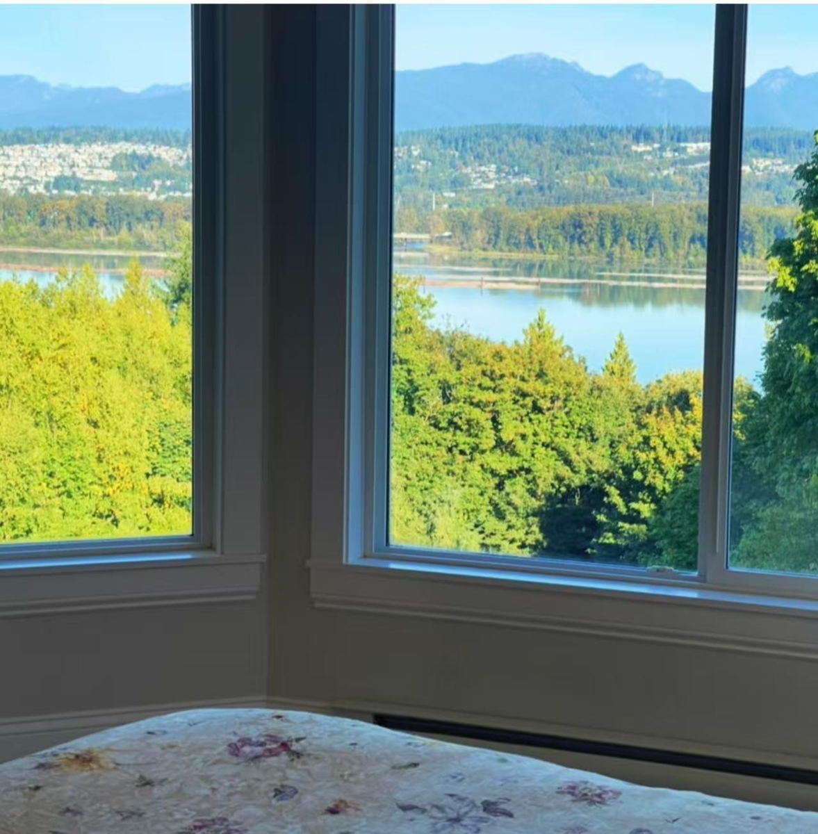 Basement Recreation Room Photo of 11455 154a Street, Surrey, BC