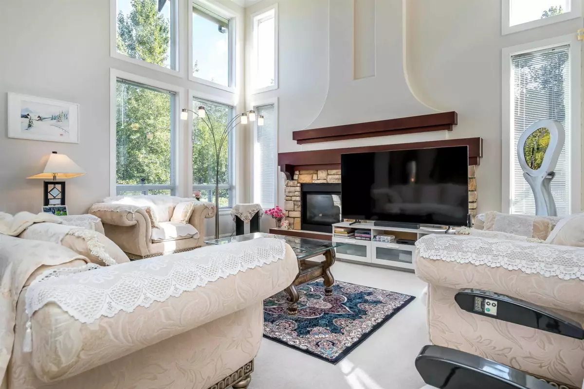 Breakfast Nook Photo of 11455 154a Street, Surrey, BC