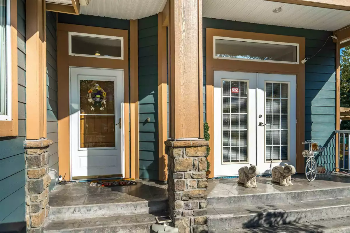 Family Room Photo of 11455 154a Street, Surrey, BC