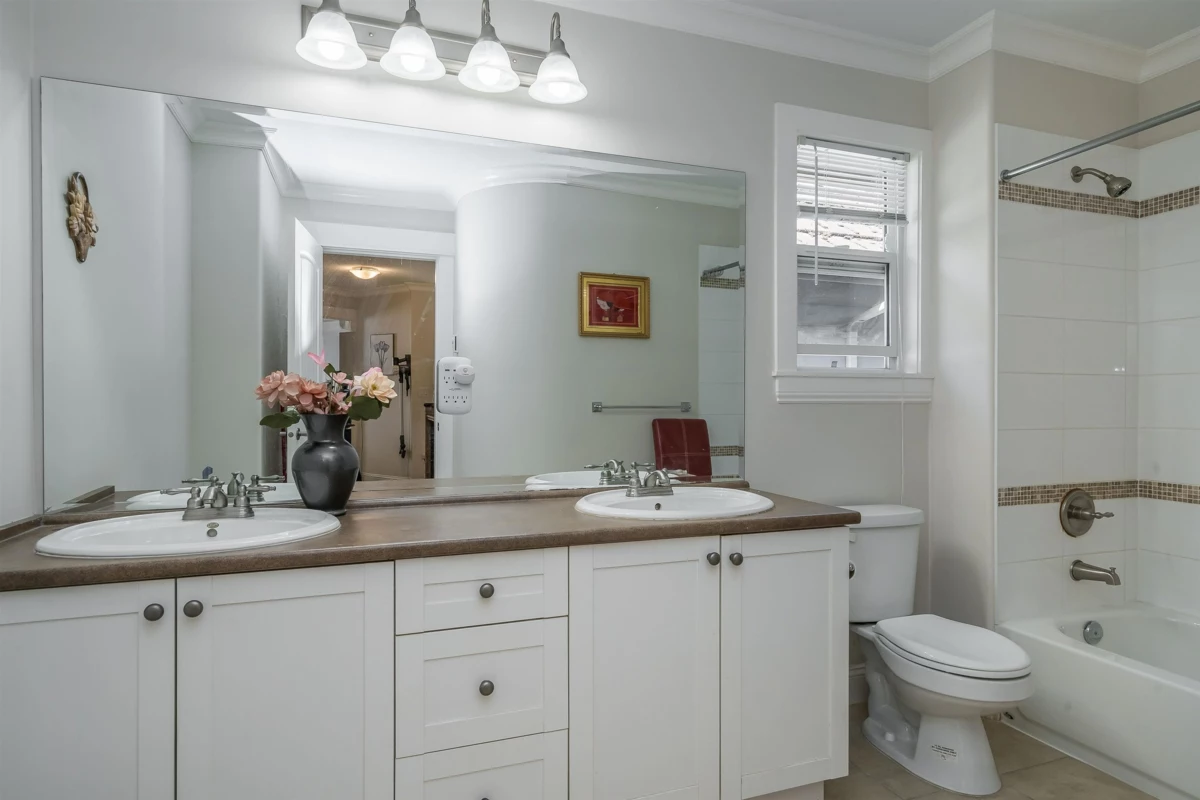 Hallway Photo of 11455 154a Street, Surrey, BC