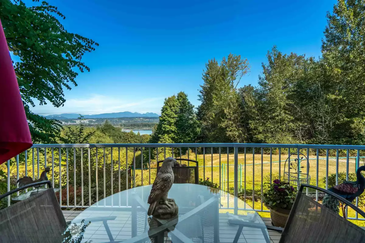 Hot Tub / Spa Photo of 11455 154a Street, Surrey, BC