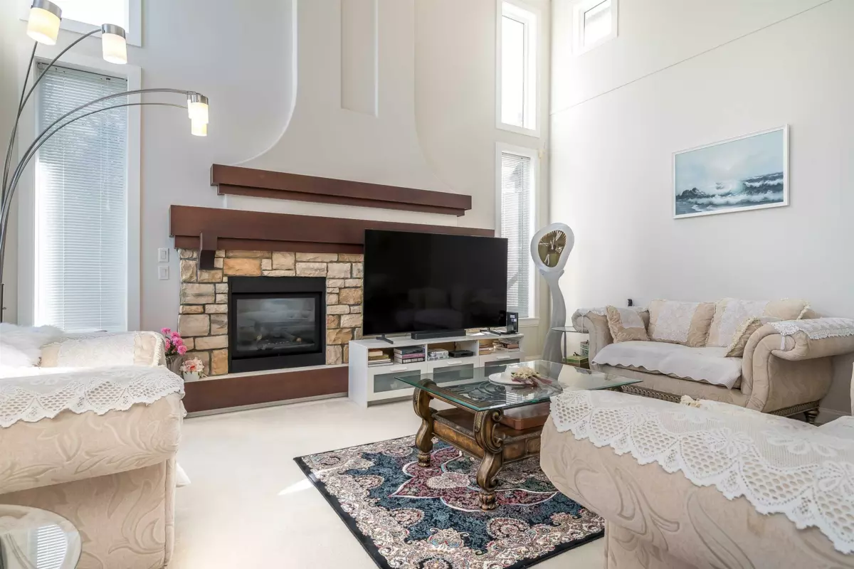 Kitchen Island Photo of 11455 154a Street, Surrey, BC