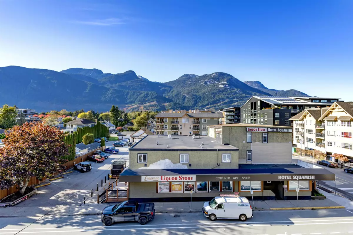 Entry Foyer Photo of 500 37994 2nd Avenue, Squamish, BC