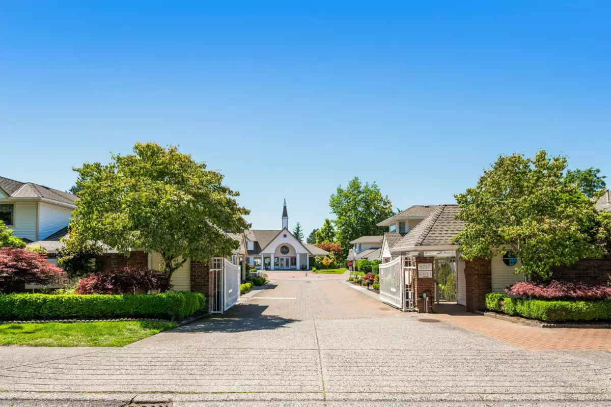 Swimming Pool Photo of 62 8737 212th Street, Langley, BC
