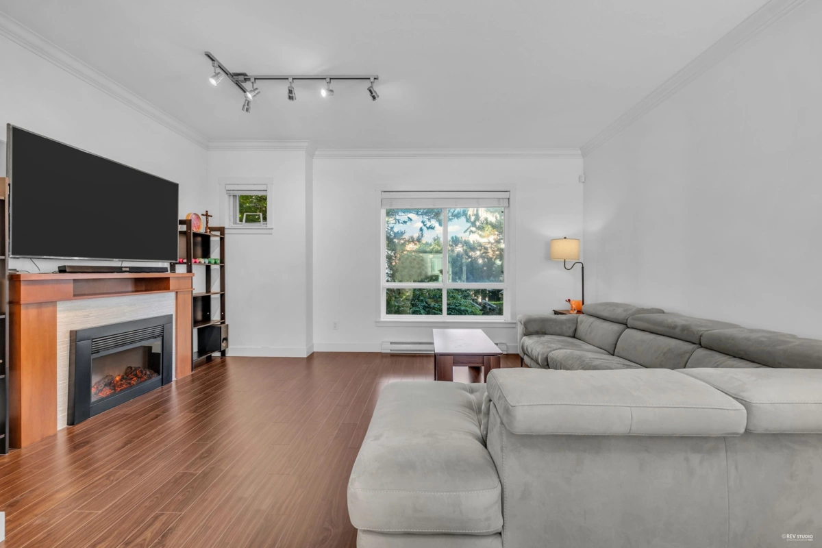 Kitchen Photo of 25 6199 Birch Street, Richmond, BC