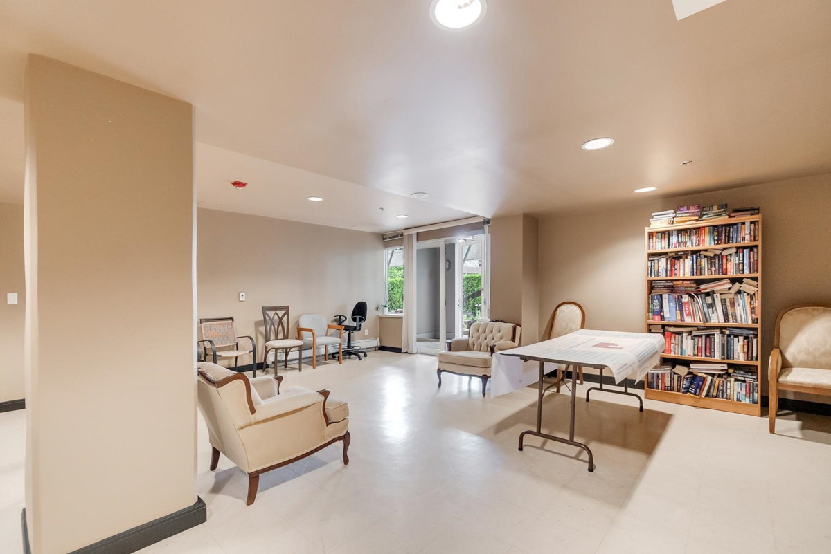 Entry Foyer Photo of 1403 120 W 16th Street, North Vancouver, BC