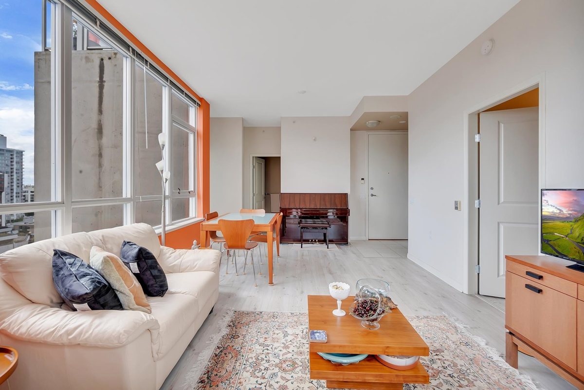 Kitchen Island Photo of 1403 120 W 16th Street, North Vancouver, BC