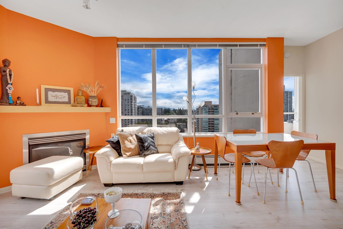 Kitchen Photo of 1403 120 W 16th Street, North Vancouver, BC