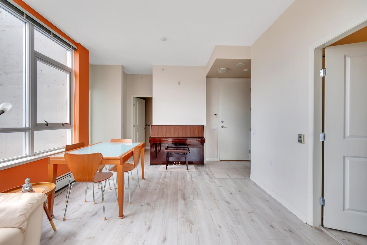 Primary Bathroom Photo of 1403 120 W 16th Street, North Vancouver, BC