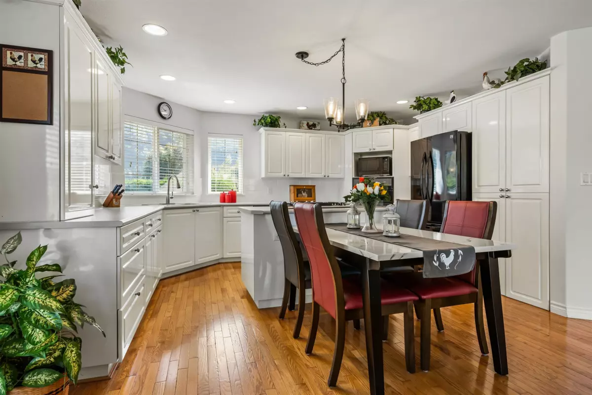 Living Room Photo of 9871 Parkwood Drive, Rosedale, BC