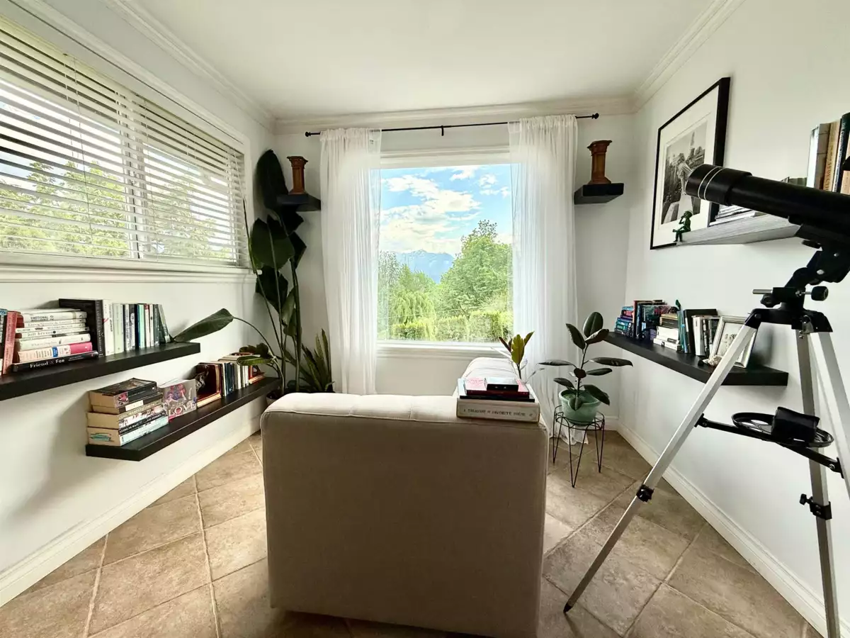 Breakfast Nook Photo of 47600 Mountain Park Drive, Chilliwack, BC