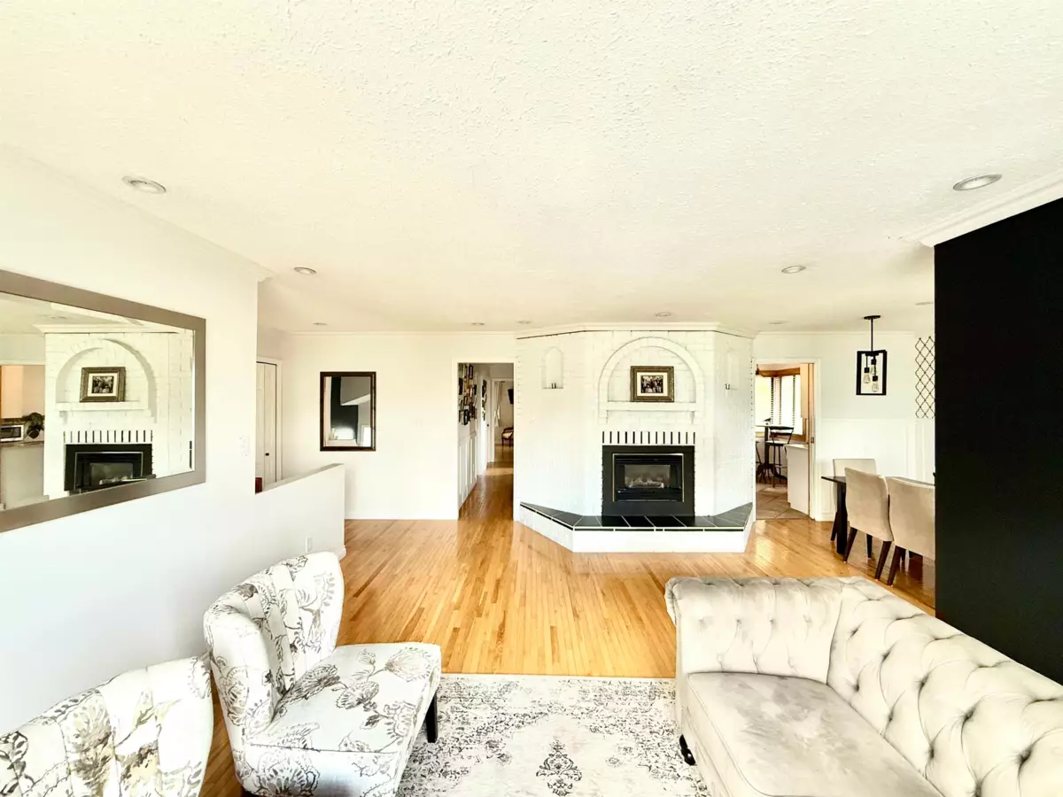 Kitchen Island Photo of 47600 Mountain Park Drive, Chilliwack, BC