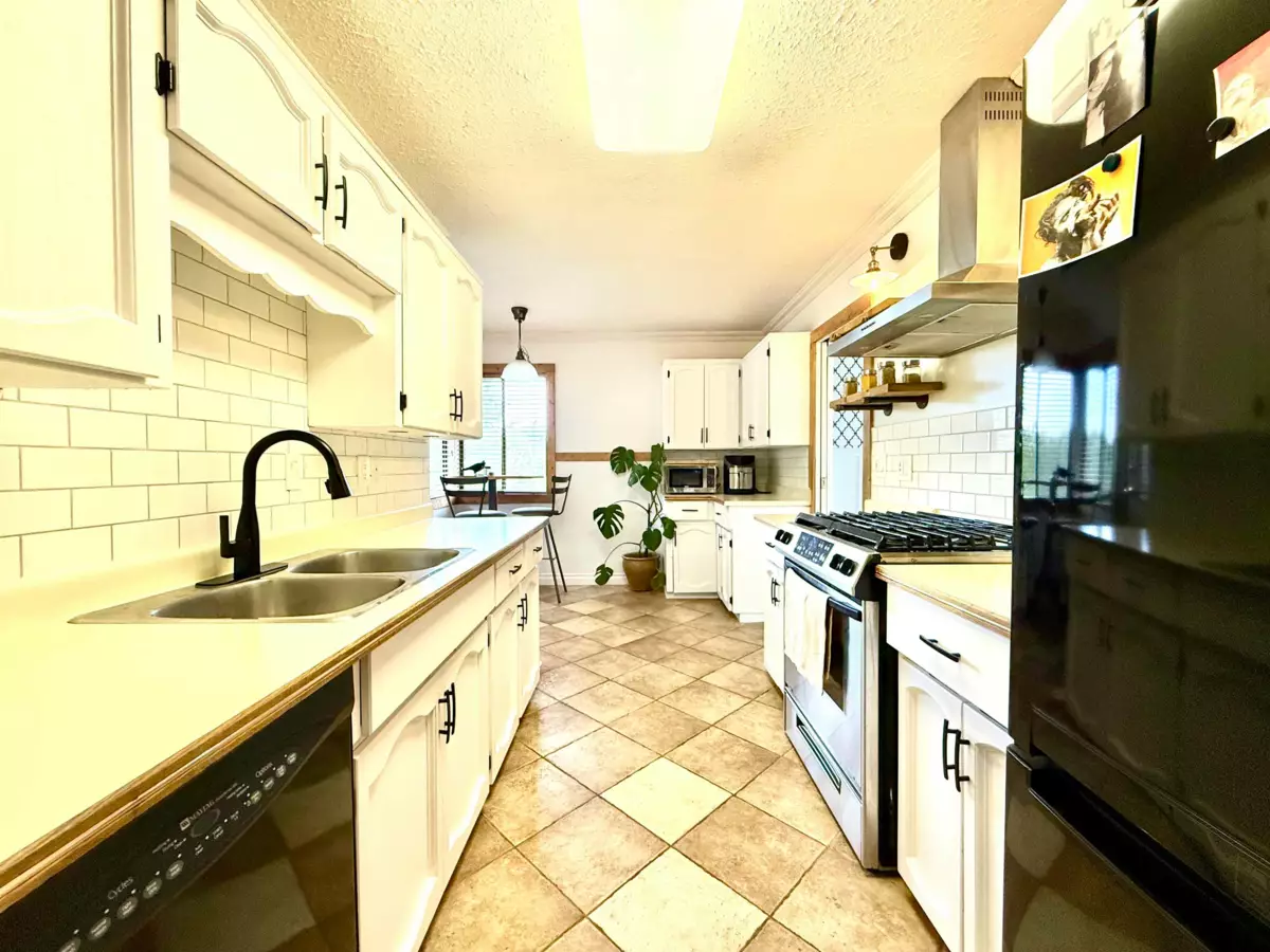 Primary Bathroom Photo of 47600 Mountain Park Drive, Chilliwack, BC