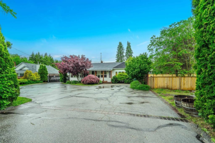24985 Dewdney Trunk Road, Maple Ridge, BC, Maple Ridge — Single Family Residence for sale