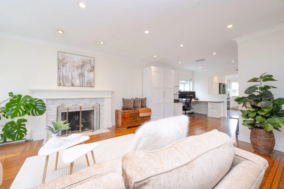 Kitchen Photo of 445 W 26th Street, North Vancouver, BC
