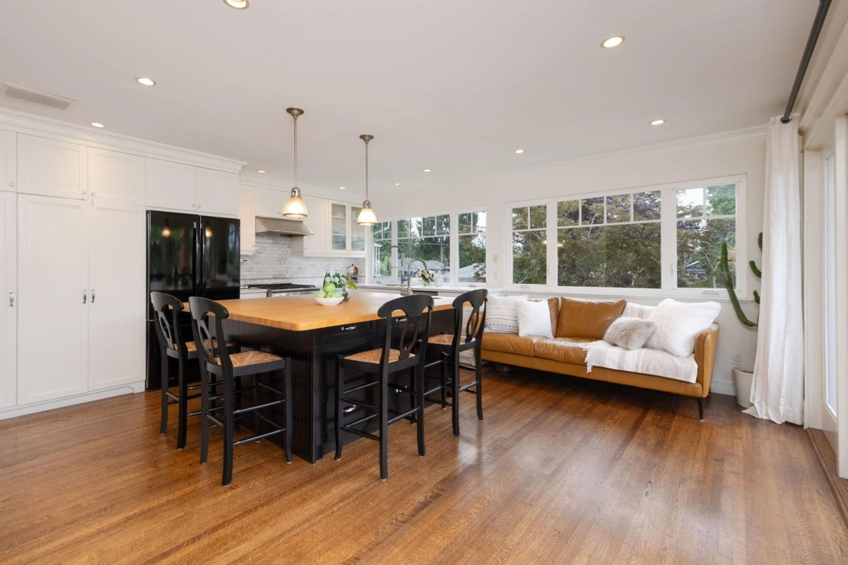 Primary Bathroom Photo of 445 W 26th Street, North Vancouver, BC