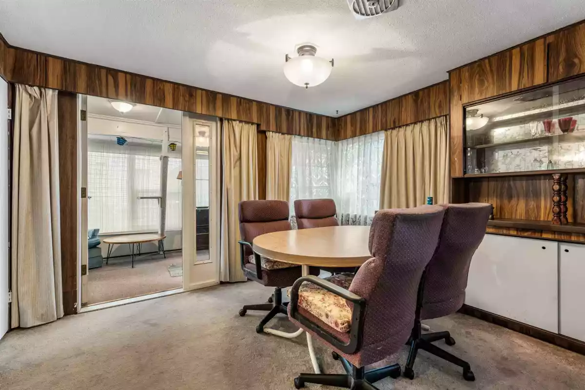 Kitchen Island Photo of 363 Pine Street, Cultus Lake, BC