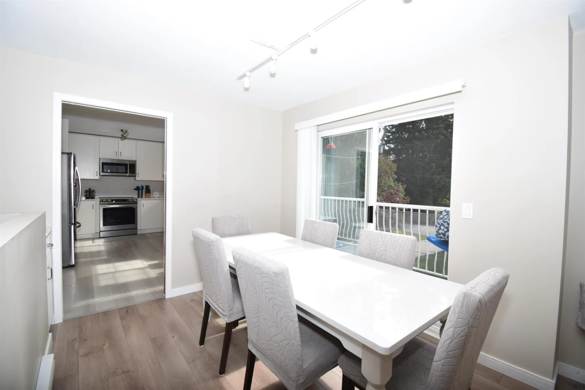 Basement Recreation Room Photo of 8086 Dogwood Drive, Halfmoon Bay, BC