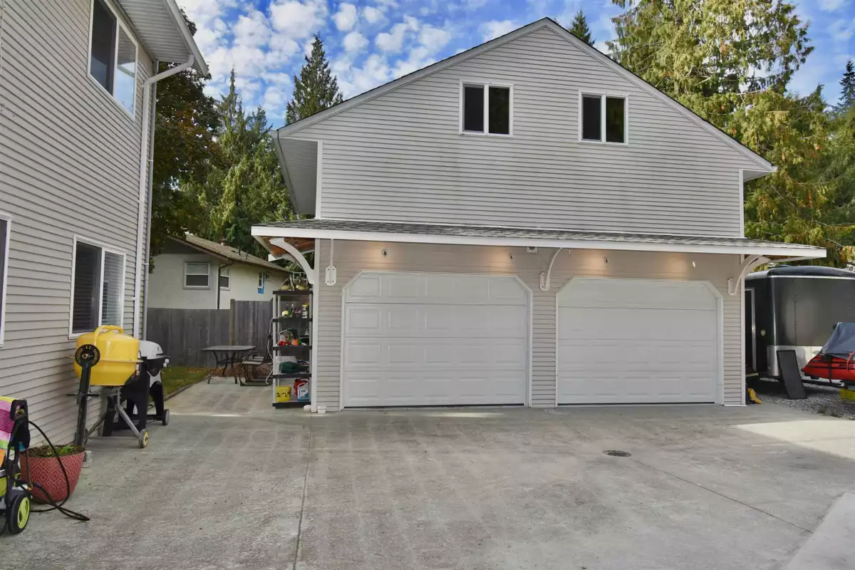 Garden / Landscaping Photo of 8086 Dogwood Drive, Halfmoon Bay, BC